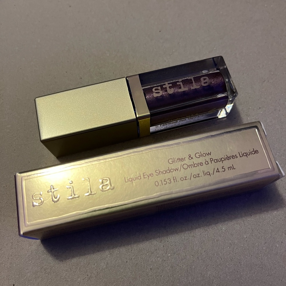 STILA Glitter and Glow Liquid Eyeshadow in Plum On